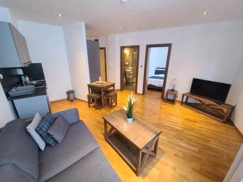 BELI VUK Brzece Kopaonik stan na dan smestaj kod gondole luksuzan apartman parking